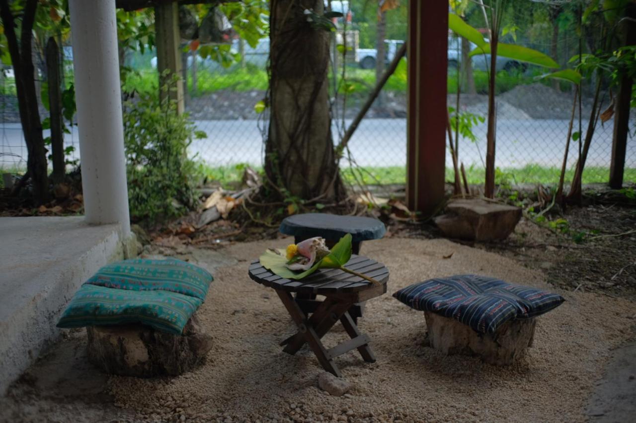Near Lake Hostal Bacalar Exterior foto
